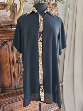 La Palapa Women's VTG. Black Button-Front Tunic with Gold Pattern Trim. Size M